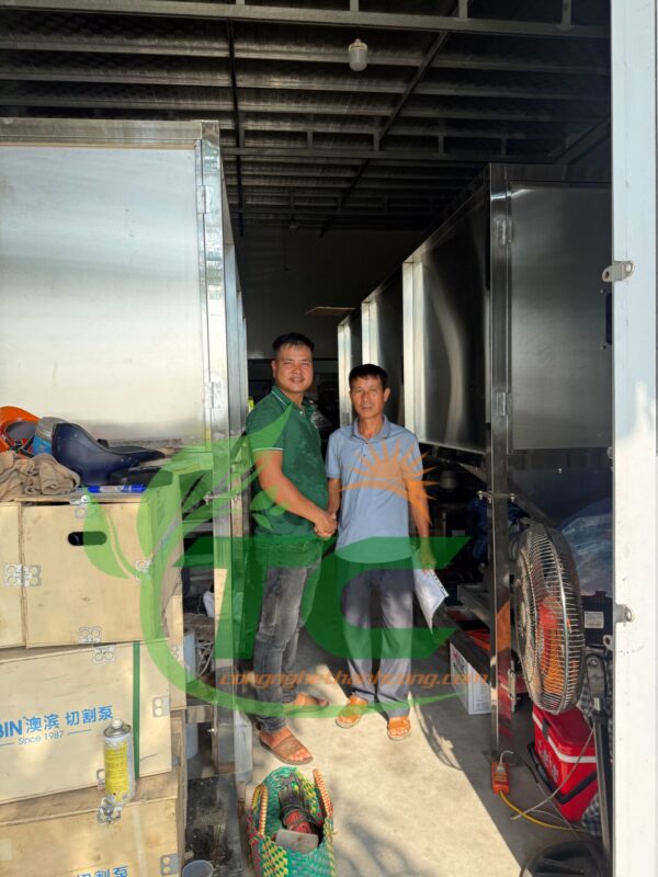 Anh Tuấn Lan ở Bình Giang – Hải Dương đã trực tiếp đến kho để mua máy tách phân TC800S