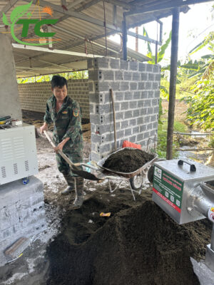 Phản hồi của anh Hưởng - chủ trại 400 heo thịt về máy tách ép phân TC800s